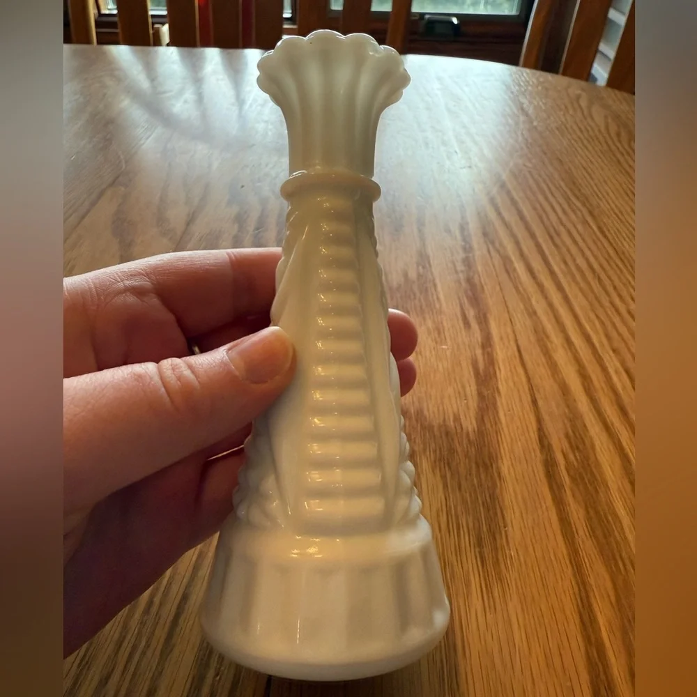 Vintage 1970s Anchor Hocking Milk Glass Flower Bud Vase